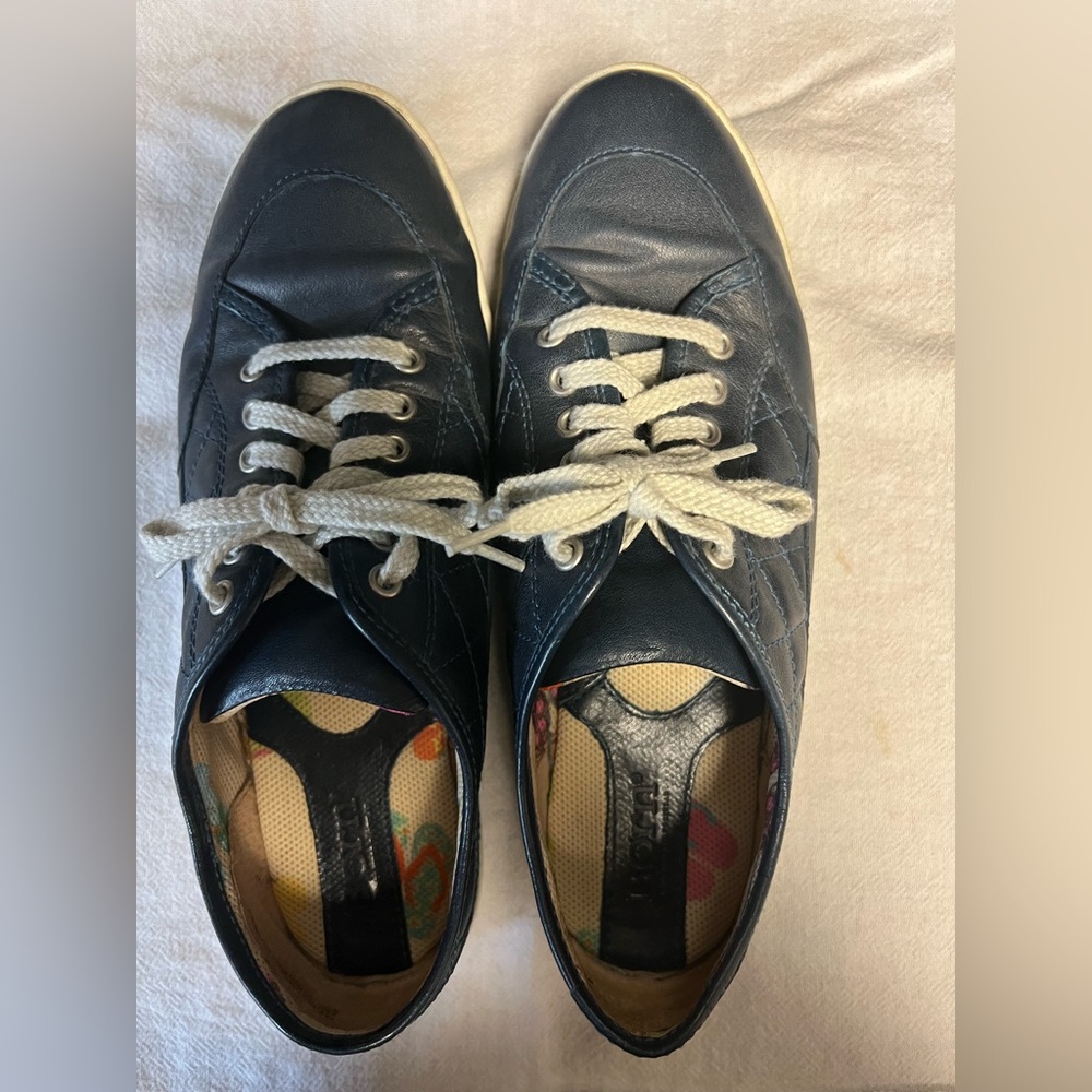 Women’s Blue Leather Born Sneakers